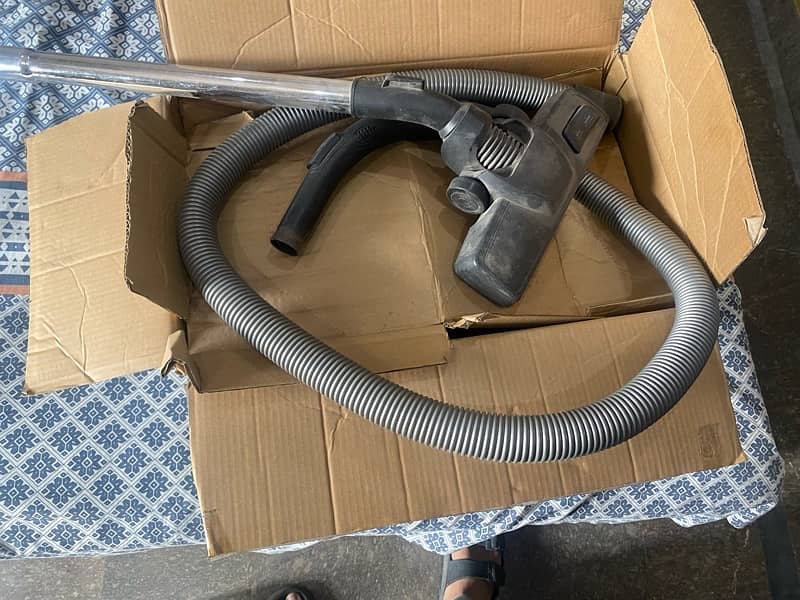 DAWLANCE vaccum cleaner DWVC 6724 1