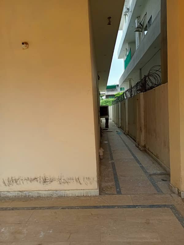 Running hostel building for rent setup for sale in Airlines society near Ucp university hostels area profitable building 3