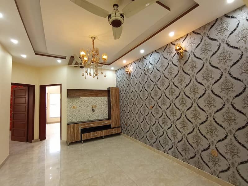 DHA RAHBAR 8 MARLA GOOD LOCATION DIRECT OWNER BEAUTIFUL HOUSE IS UP FOR SALE 0