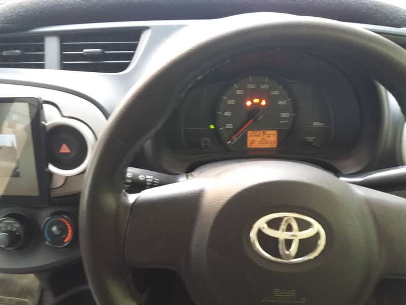 Toyota Vitz 2011/2015 Urgent Sale. 15