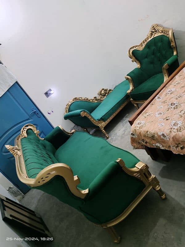 Sofa with deewan & traditional chairs 5