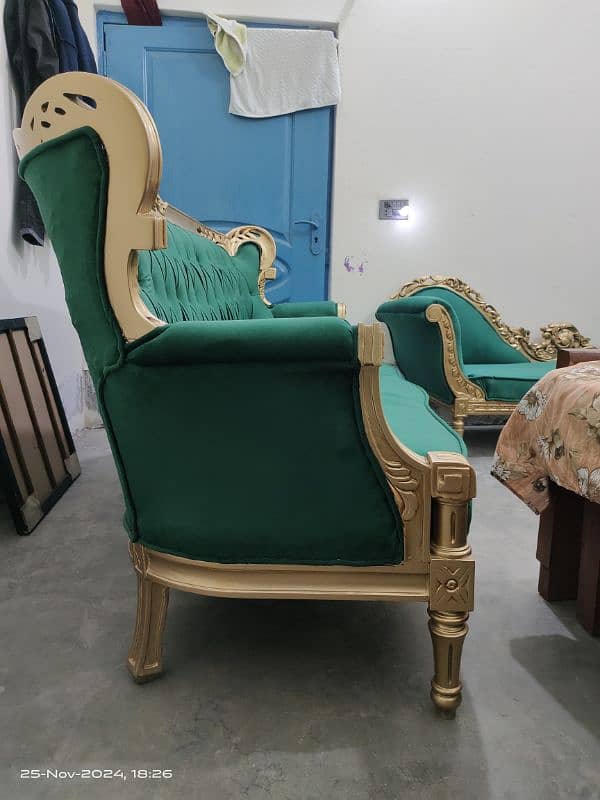 Sofa with deewan & traditional chairs 8