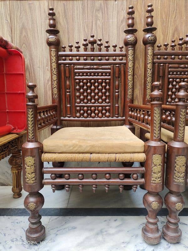 Sofa with deewan & traditional chairs 16