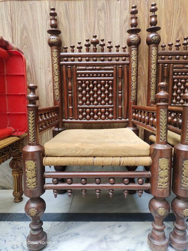 Sofa with deewan & traditional chairs 17