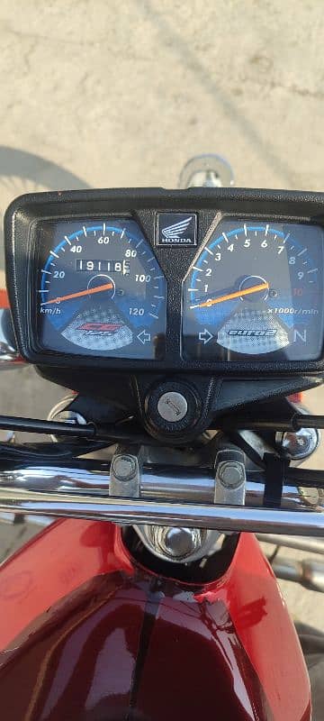 Honda CD125 in fresh condition 3