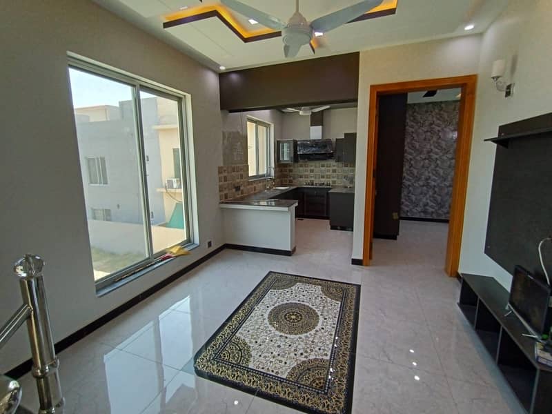 DHA RAHBAR 5 MARLA MODREN CORNER FACING PARK WITH WIDE ROAD HOUSE IS AVAILABLE FOR SALE 11