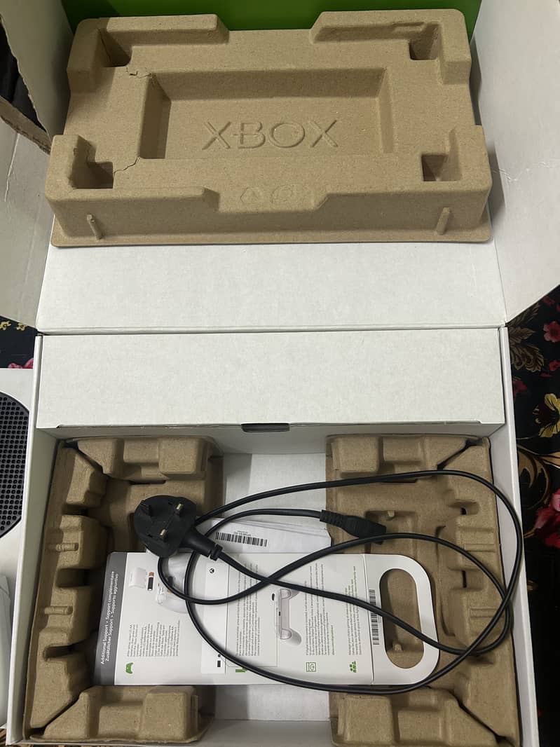 Xbox Series S - With Box - Just Like New 1