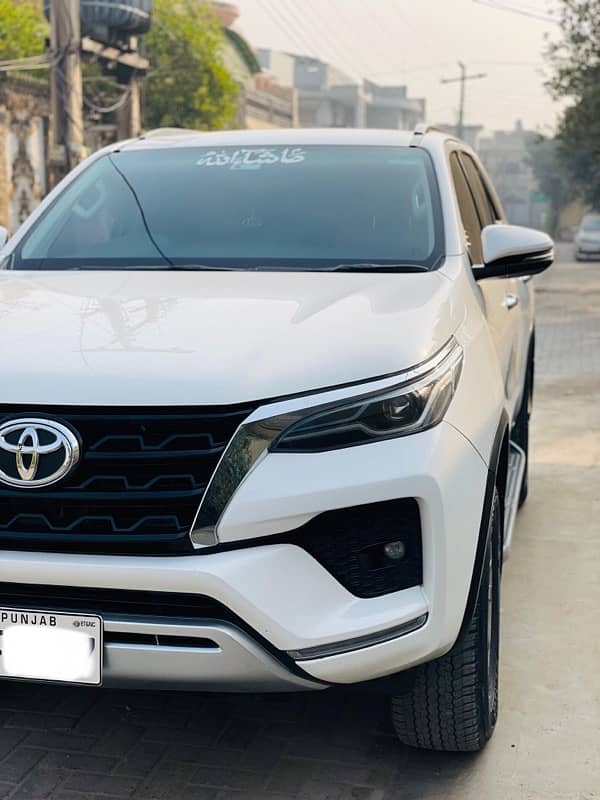 Toyota Fortuner V 2021 4