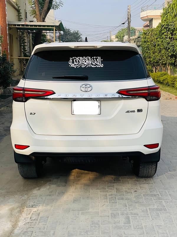 Toyota Fortuner V 2021 12