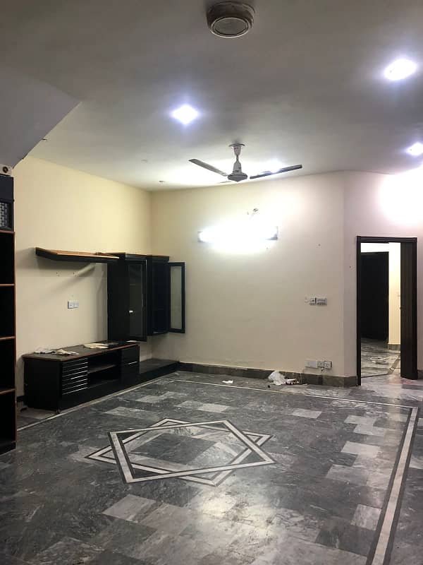 10 Marla 3 bed Ground floor For Rent in E-11 Islamabad 4