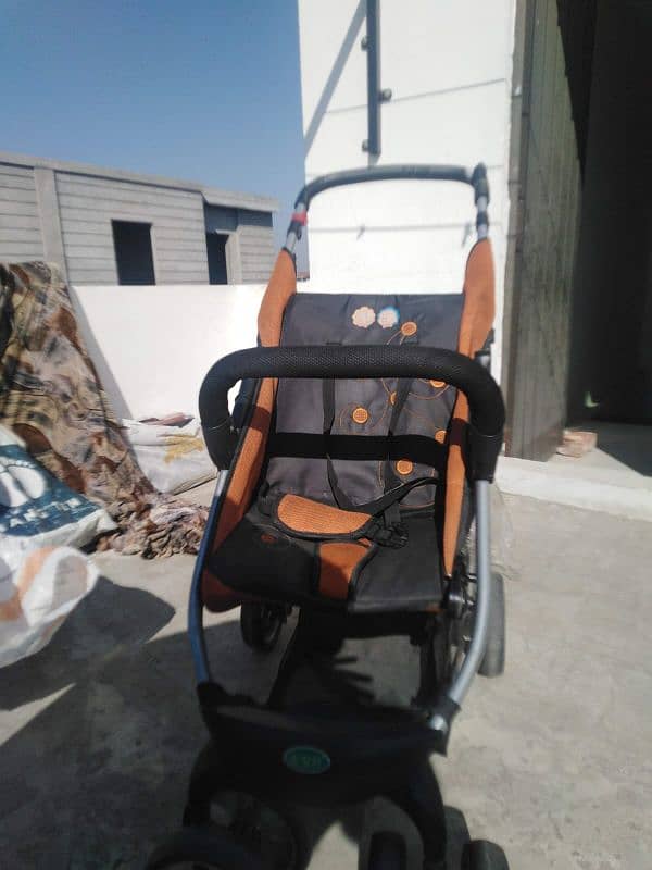 baby pram in good condition 3