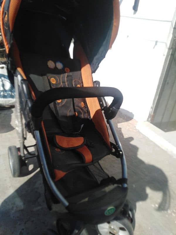 baby pram in good condition 5