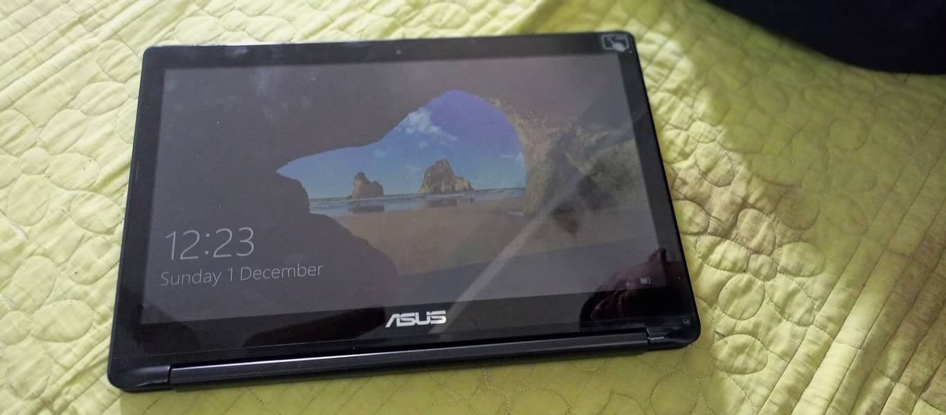 ASUS Q502LAB Touch Screen i5 5th generation 8 GB DDR3 RAM _ 256 GB SSD 2