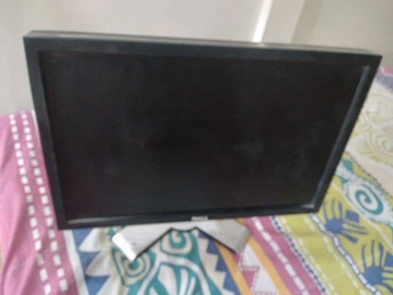 DELL Ultra Sharp Wide-screen LCD 22" Model: 2209WA 1