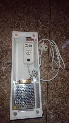 4 mobile ik sath charge kare ga made in china