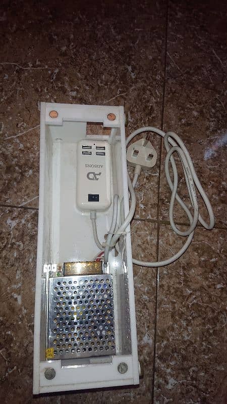 4 mobile ik sath charge kare ga made in china 0