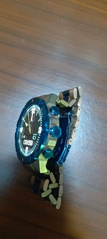 Zero Vogue watch available with 8/10 condition only intrested person 8