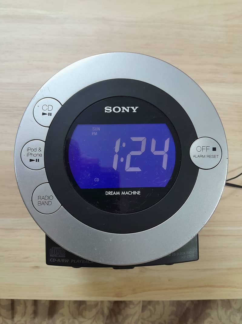 CD PLAYER/CLOCK/USB PLAYER/RADIO 0