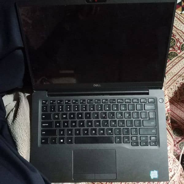 Dell Latitude 7400 1