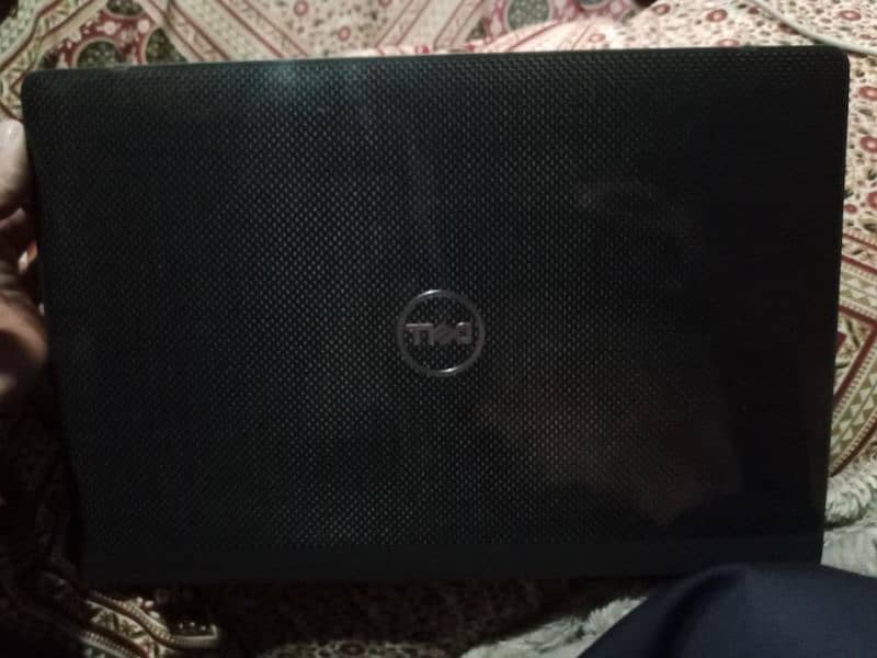 Dell Latitude 7400 2