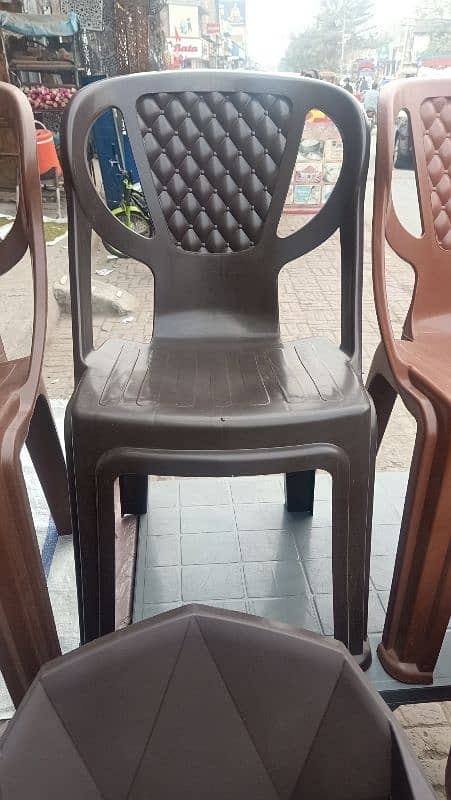 Full Plastic Chairs 3