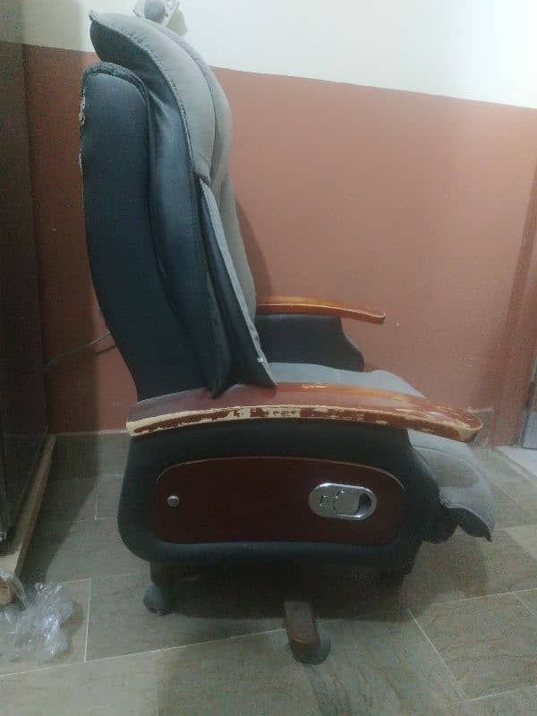 Boss Chair with Recliner for Sale 0