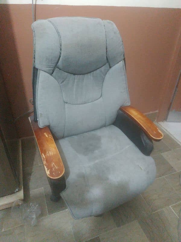 Boss Chair with Recliner for Sale 2