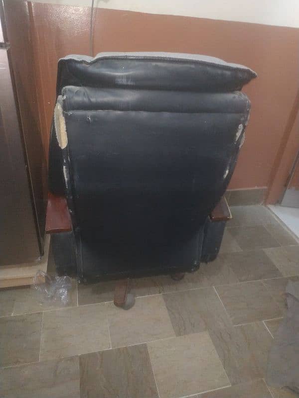 Boss Chair with Recliner for Sale 4