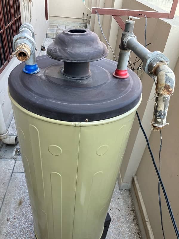 35 gallons super Fuji electric+gas geyser in lush condition 4