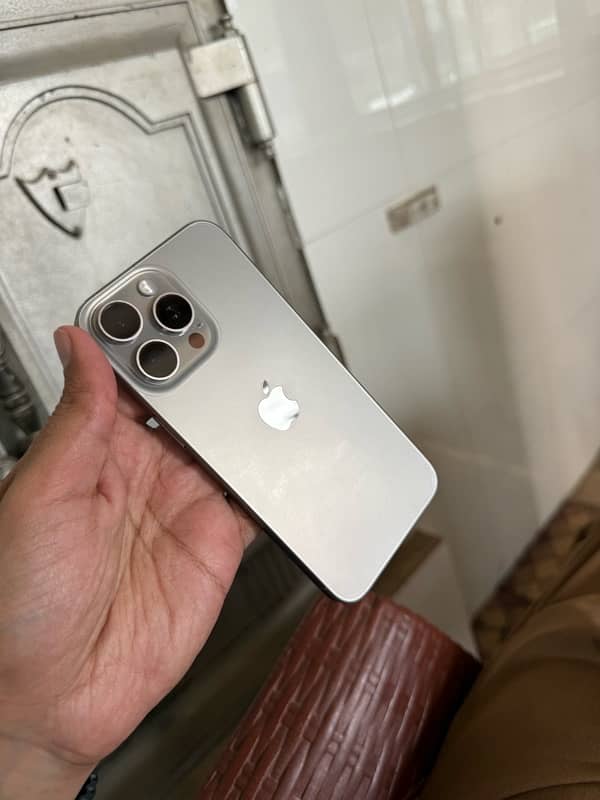 iPhone 15 pro max HK 256 Natural Titanium 1