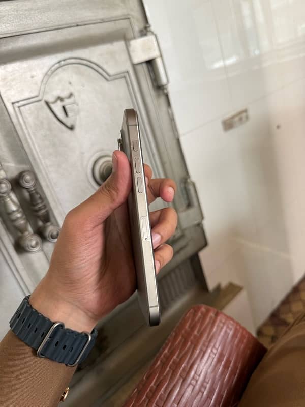 iPhone 15 pro max HK 256 Natural Titanium 5