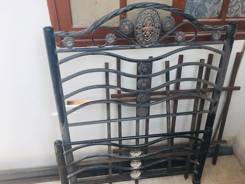 iron single bed 0