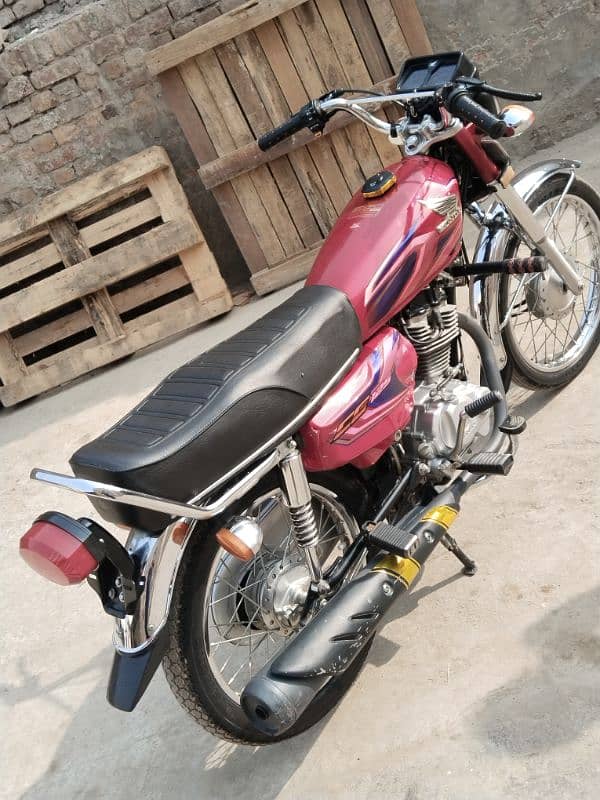 Honda CG125 8