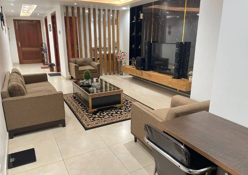 luxury Appartment in Gold Crest Mall on per day rent 2