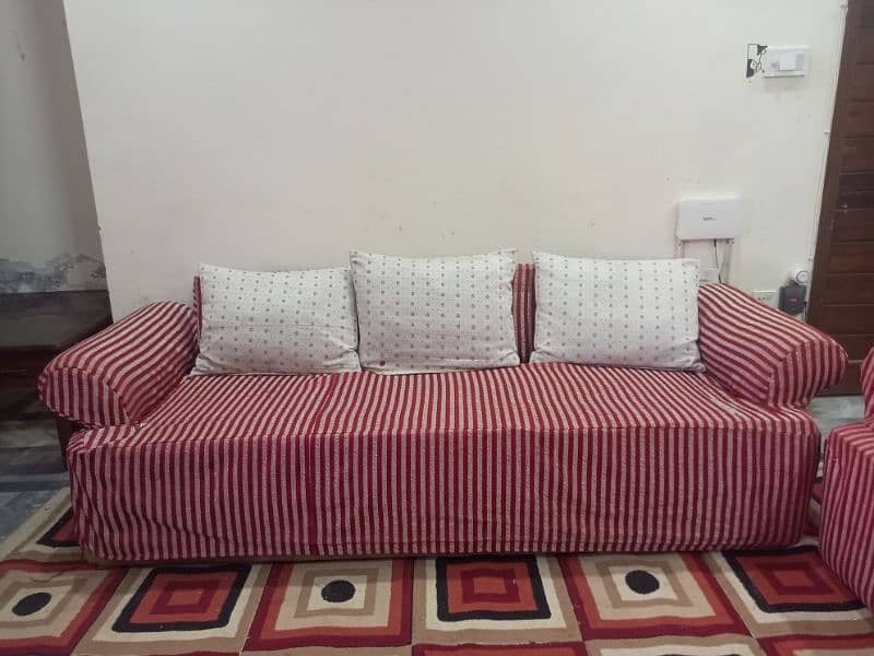 mahroon sofa(3 seater) , 3 white sofas single 0