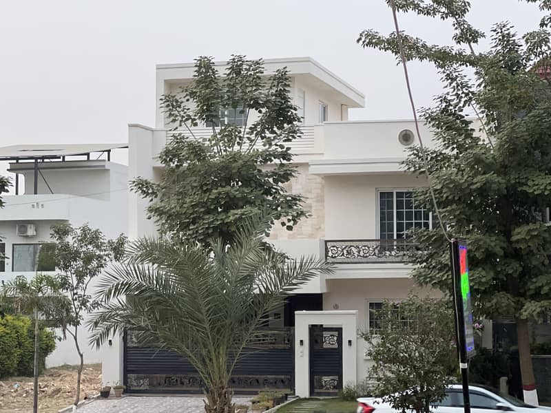 3 BEDROOM FLAT FOR SALE F-17 ISLAMABAD ALL FACILITY AVAILABLE 16