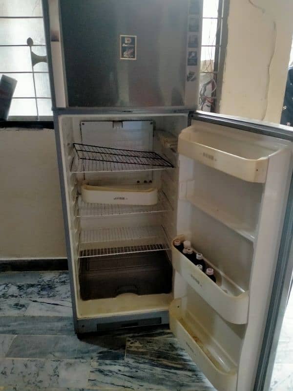 Fridge for sale in best condition 3