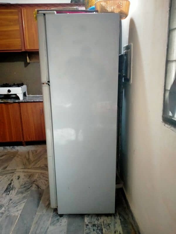 Fridge for sale in best condition 4