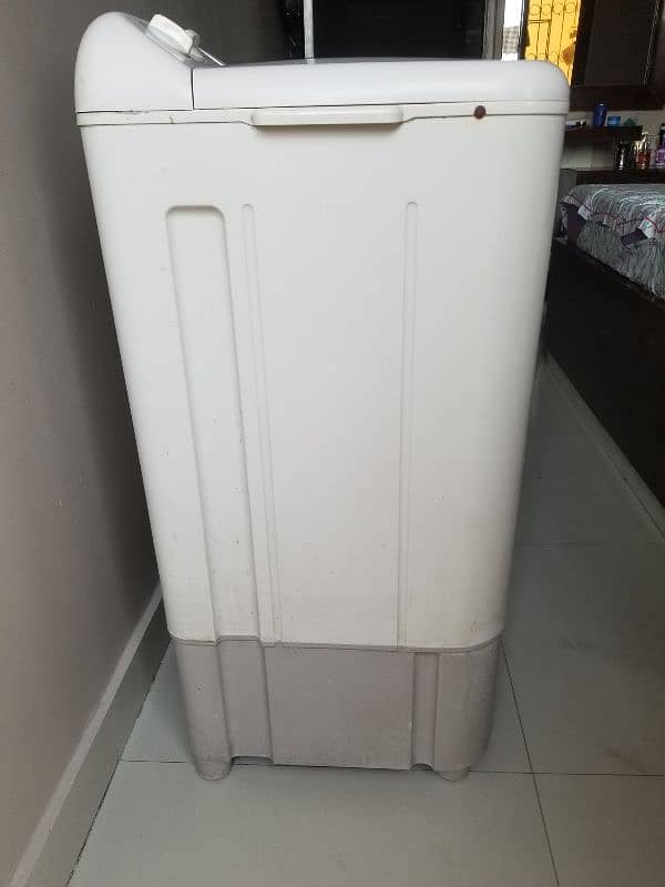 Haier 8Kg Washing Machine HWM80-35 1