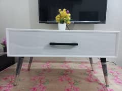 Table / coffee table / furniture table / corian table / corian