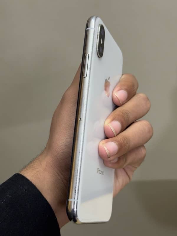 IPhone X  (with box) 4