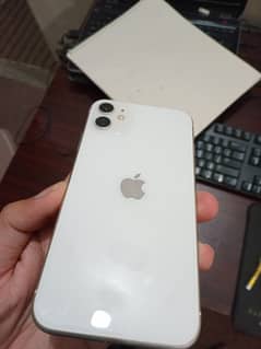 IPHONE 11 (URGENT SALE)