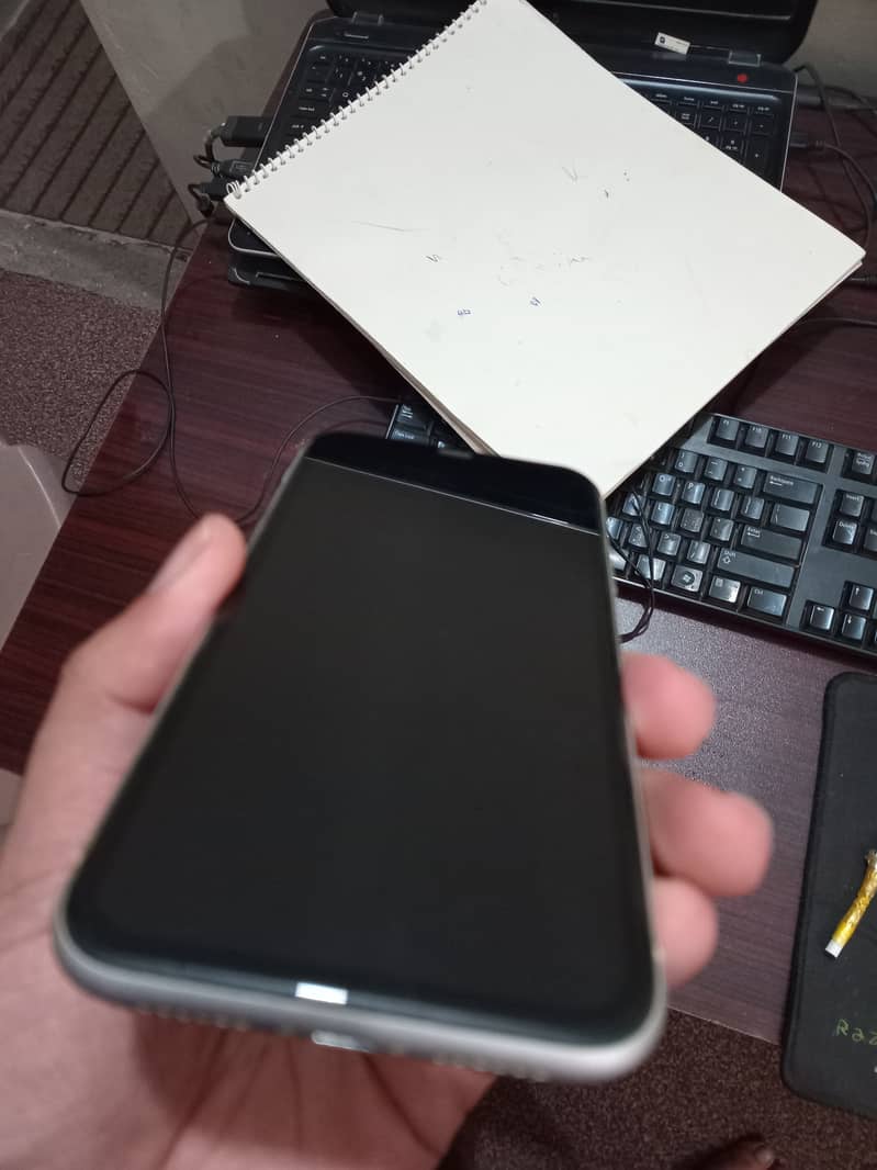 IPHONE 11 (URGENT SALE) 2