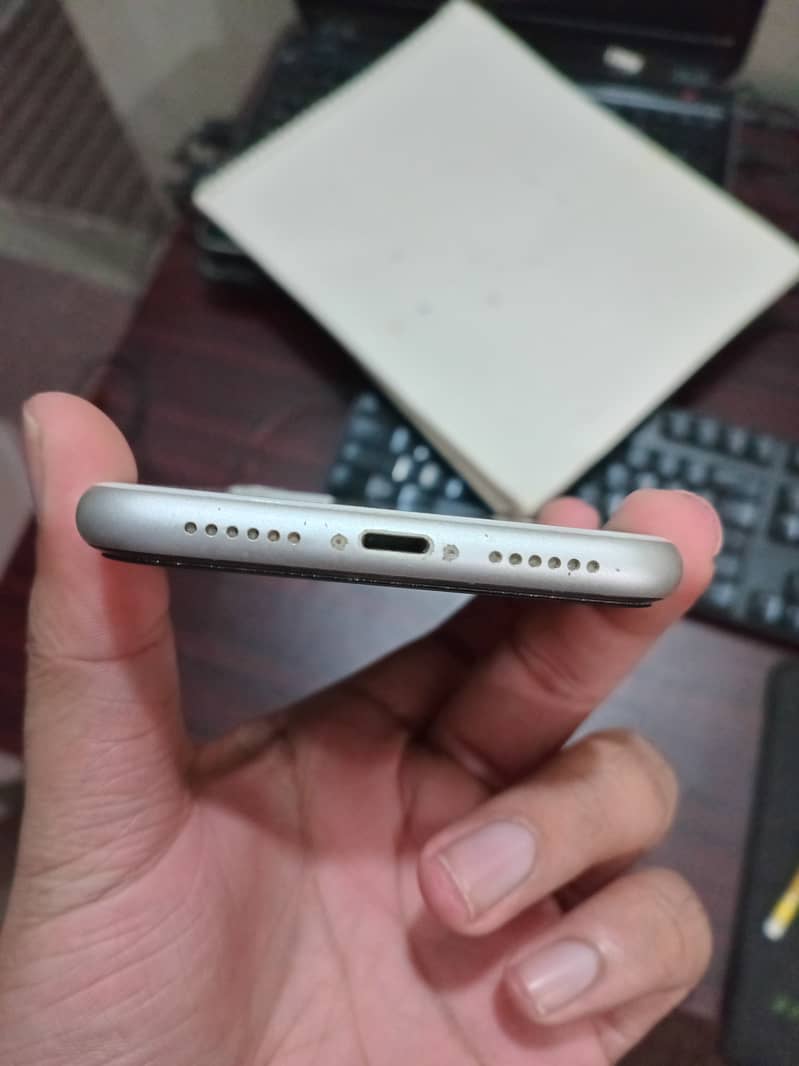 IPHONE 11 (URGENT SALE) 4