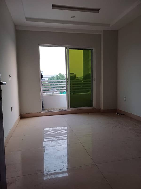 One Bed Apartment For Sale In Bahria Town Lahore At Prime Location On Investor Rate 8