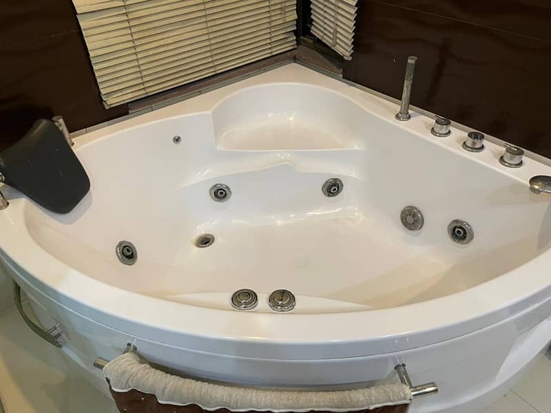 Jacuzzi/Bath tub/Whirlpool 2