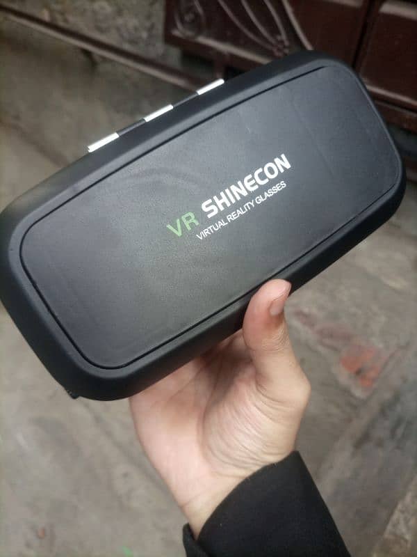 VR Shinecon box for sale Rs 4000. 1