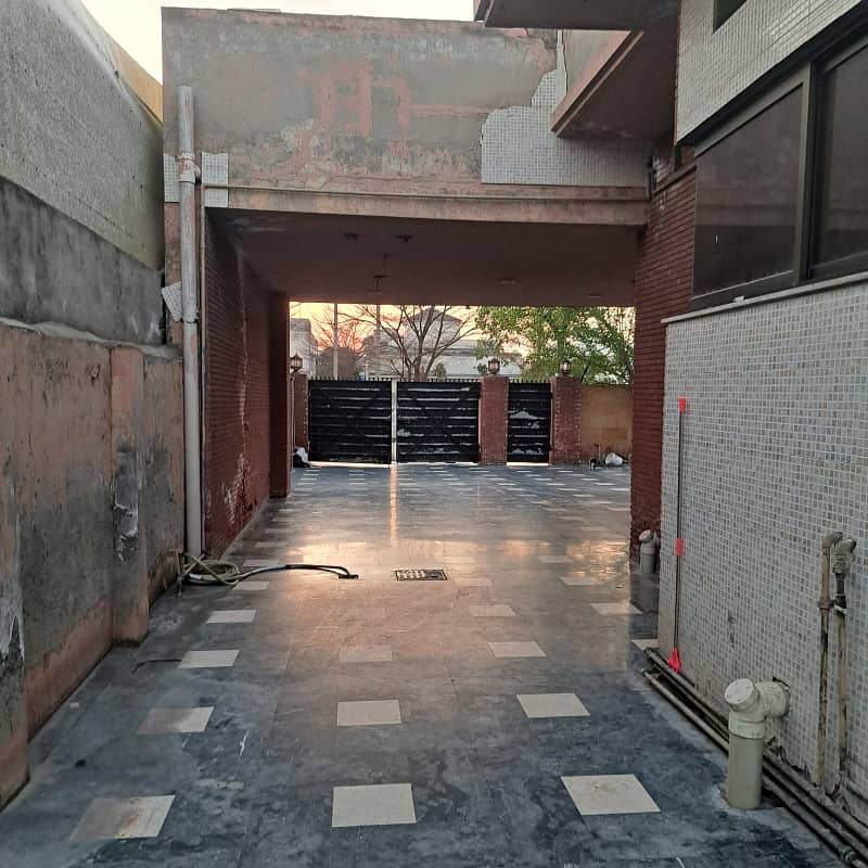 2 Kanal Banglow For Sale In Valencia Town Lahore 2