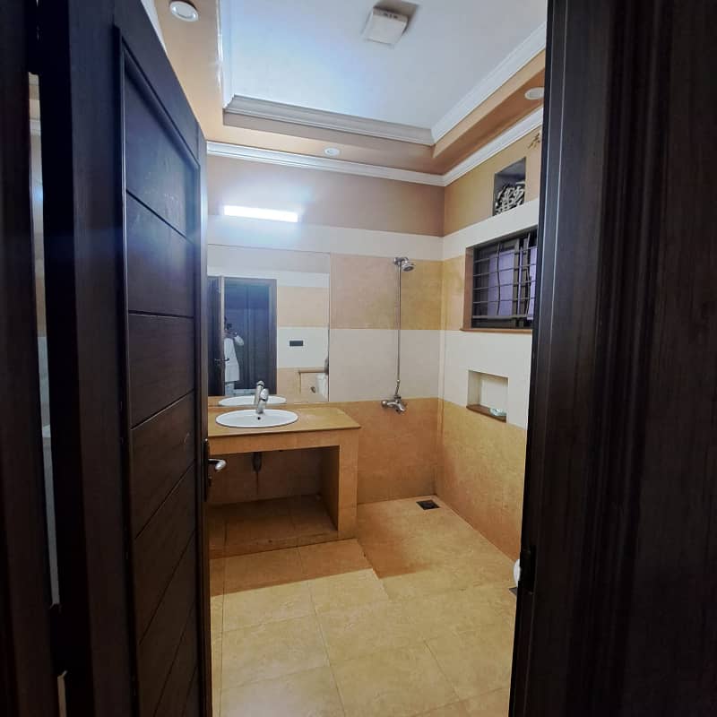 2 Kanal Banglow For Sale In Valencia Town Lahore 17