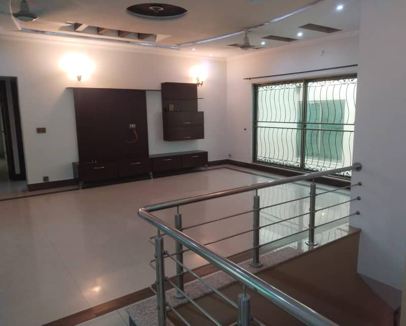 01 Kanal Luxury Beautiful Upper portion Available For rent in DHA Lahore cantt 4